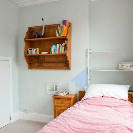 3 Bedroom Family House With A Superb Kitchen And Garden Londres Exterior foto