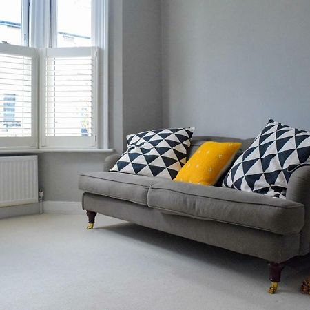 3 Bedroom Family House With A Superb Kitchen And Garden Londres Exterior foto
