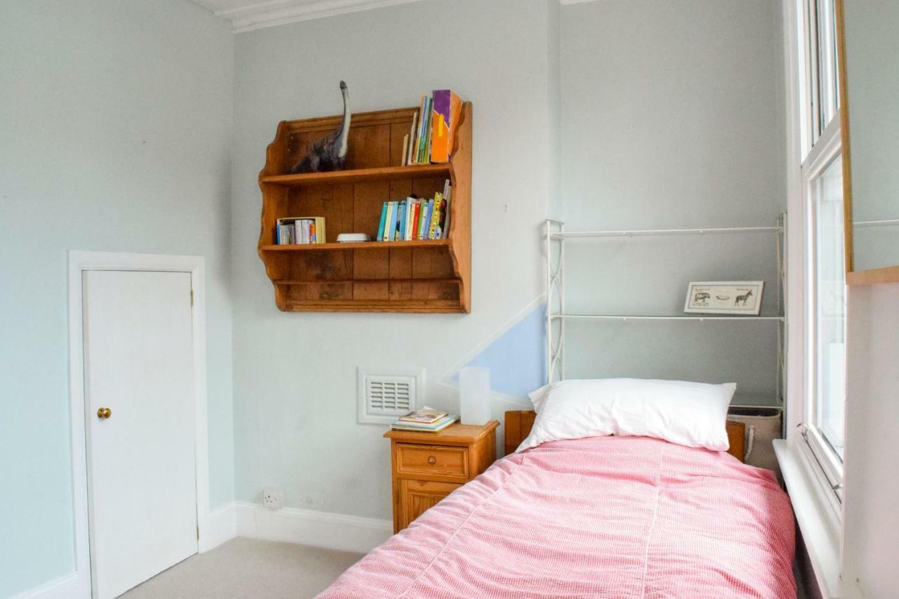 3 Bedroom Family House With A Superb Kitchen And Garden Londres Exterior foto