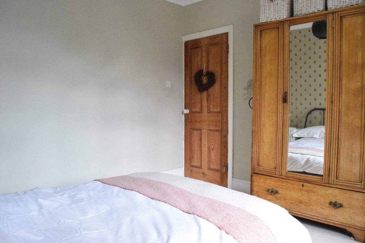 3 Bedroom Family House With A Superb Kitchen And Garden Londres Exterior foto